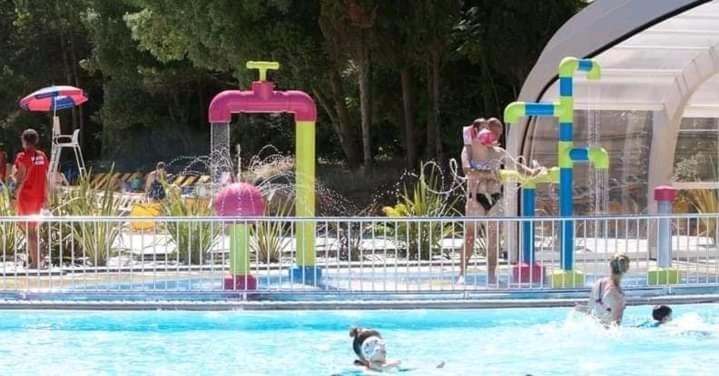Mobilhome Camping Proche Des Plages 圣让-德蒙 外观 照片